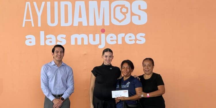 Entregan 400 tarjetas “ayudamos a las mujeres”