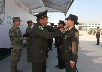 Otorgan ascensos a militares