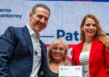 Entrega Monterrey testamentos a 280 familias