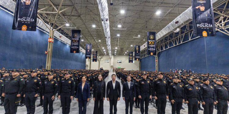 Celebra Gobernador Día del policía