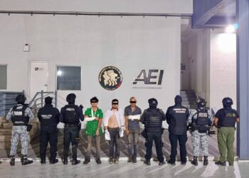 Cae banda roba vehículos en General Terán