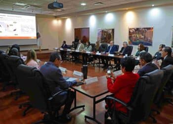 Presenta NL proyecto de presupuesto 2027 a empresarios y diputados