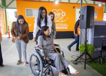 Ale Morales otorga 4 mil 881 servicios con DIF + CERCA