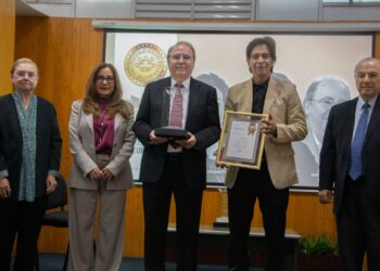 Reconocen a Alejandro Pérez por promoción cultural