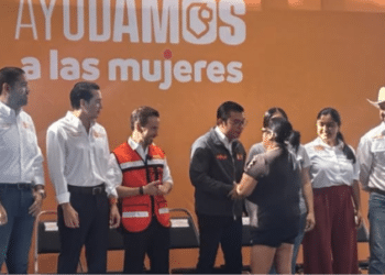 Entregan apoyos a mujeres de Apodaca