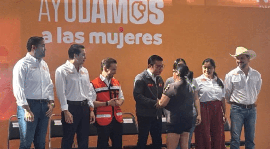 Entregan apoyos a mujeres de Apodaca
