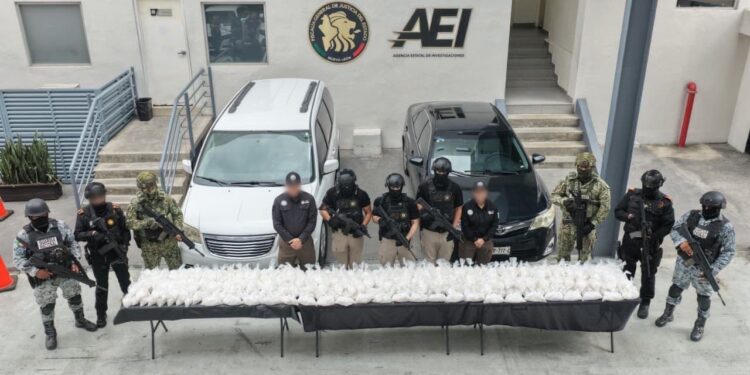 Detienen a tres con 135 kilos de cristal