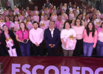 Escobedo entrega kits oncológicos