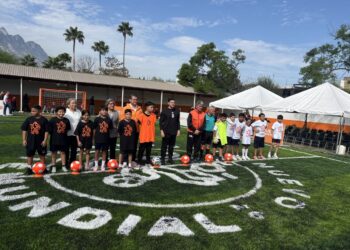 Entrega Samuel canchas y juegos infantiles