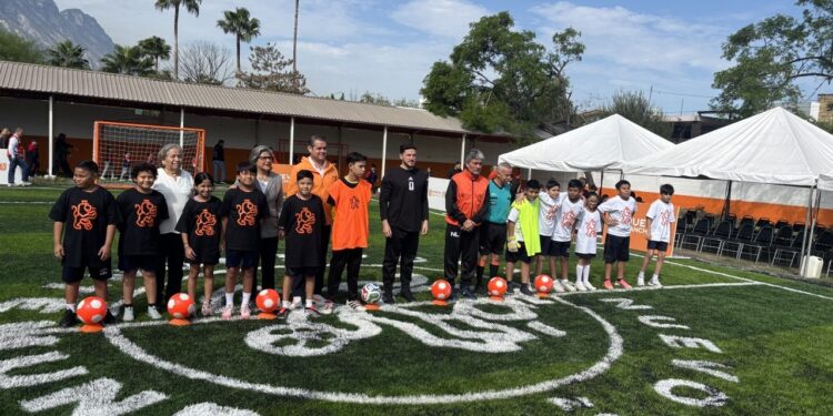 Entrega Samuel canchas y juegos infantiles