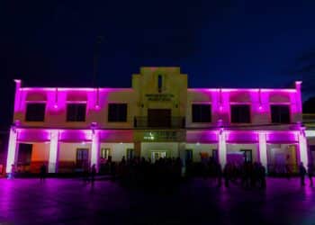 Juárez se ilumina de rosa