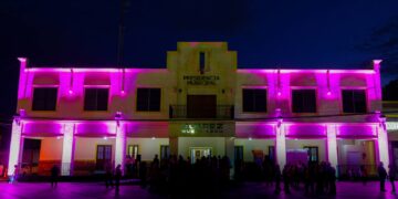 Juárez se ilumina de rosa