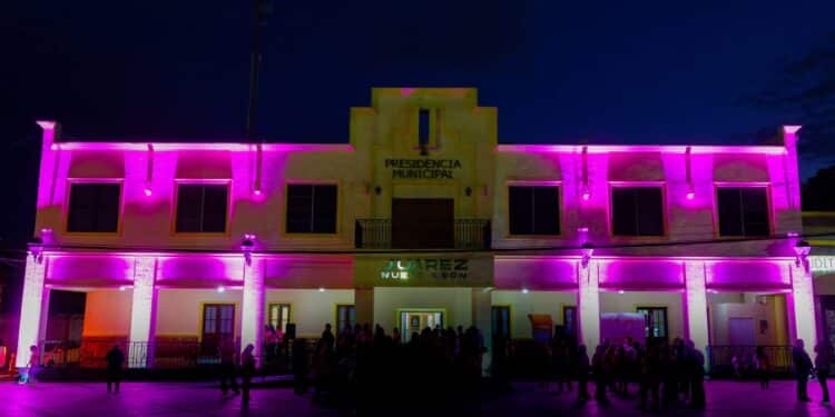 Juárez se ilumina de rosa