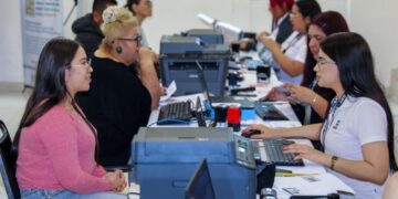 Abre Santiago oficina móvil del SAT