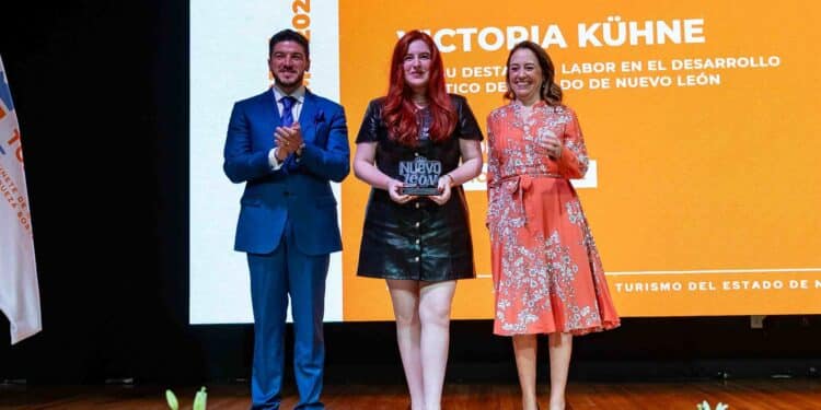 Premia Gobernador talento turístico