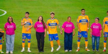 Reconoce Tigres a sobrevivientes de cáncer de mama