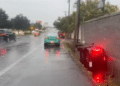 Lluvias atrapan a regios en las calles